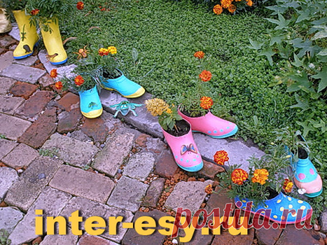 20 ПОДЕЛОК ДЛЯ САДА И ОГОРОДА На дачу и огород не всегда затащишь своих родственников и особенно детей. Помощников не найдешь, а зимними запасами с огорода полакомится любят абсолютно все! Как привлечь детей (мы говорим о взрослых…