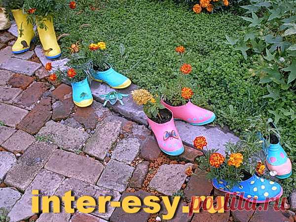 20 ПОДЕЛОК ДЛЯ САДА И ОГОРОДА На дачу и огород не всегда затащишь своих родственников и особенно детей. Помощников не найдешь, а зимними запасами с огорода полакомится любят абсолютно все! Как привлечь детей (мы говорим о взрослых…