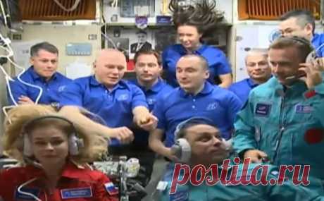 Рогозин рассказал о самочувствии находящихся на МКС Пересильд и Шипенко. Врачи Центра подготовки космонавтов (ЦПК) оценили состояние находящихся на Международной космической станции (МКС) актрисы Юлии Пересильд и режиссера Клима Шипенко как нормальное, сообщил глава «Роскосмоса» Дмитрий Рогозин в своем Telegram-канале.