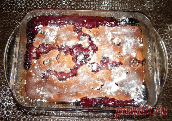 Шарлотка со сливами - Простые рецепты Овкусе.ру