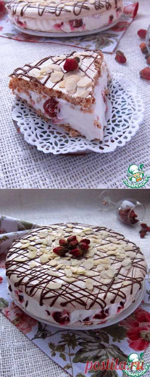 Торт-безе с вишней и фундуком.