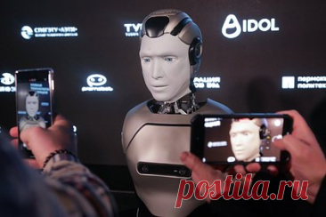 Российский человекоподобный робот сделал пару шагов на презентации и упал