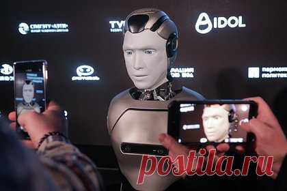 Российский человекоподобный робот сделал пару шагов на презентации и упал