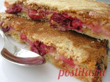 Сухой пирог с яблоками и вишней / Рецепты с фото