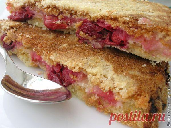 Сухой пирог с яблоками и вишней / Рецепты с фото