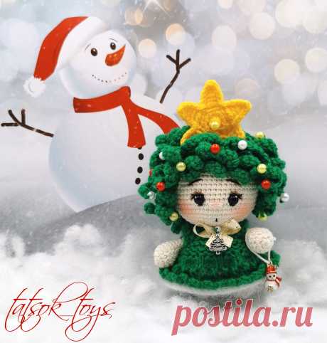 PDF Малышка Ёлочка 2021 крючком. FREE crochet pattern; Аmigurumi doll patterns. Амигуруми схемы и описания на русском. Вязаные игрушки и поделки своими руками #amimore - новогодняя кукла, маленький пупс к Новому году, куколка в наряде ёлочки, ёлка.