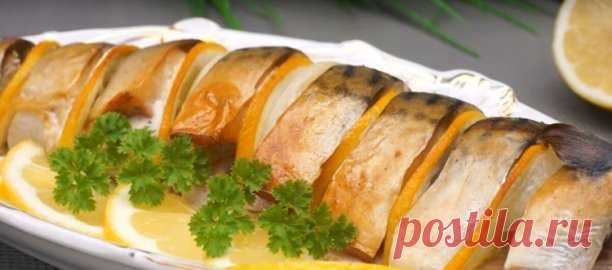 ✔Топ 10 рецептов приготовления скумбрии

 Будет вкусно 📌
Вкуснейшая скумбрия, запеченная с лимоном
2 скумбрии, 1 лимон, 1 луковица, 2 столовые ложки майонеза, соль, перец
Скумбрию очищаем от внутренностей, солим и перчим по вкусу. Делаем это и внутри, и снаружи.Подготовленную рыбку промазываем сверху майонезом. По желанию его можно заменить на сметану.Готовую скумбрию нарезаем кусочками. Лук очищаем и нарезаем полукольцами. лимон также нарезаем небольшими дольками.Промазы...