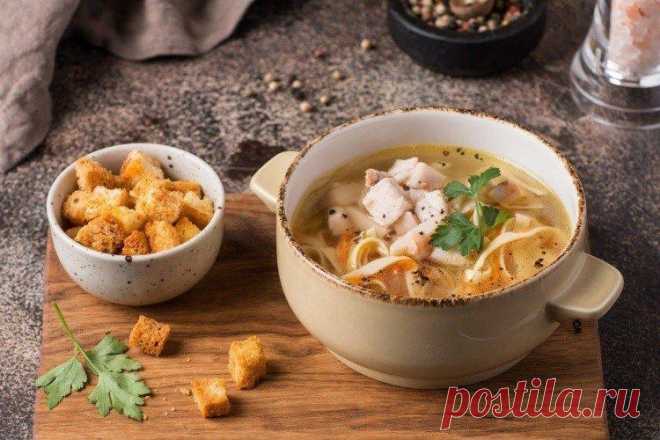20 куриных супов для тех, кто любит вкусно поесть Сложно придумать более классическое и универсальное первое блюдо, чем куриный суп. Он достаточно легкий, но в то же время может быть очень разнообразным. Специально для тебя мы собрали 20 рецептов, которые обязательно стоит приготовить!