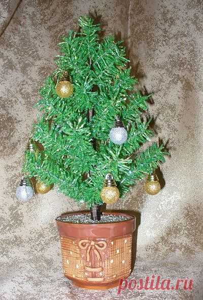 Еще одна елочка из бисера / новогодние подарки,поделки и костюмы / PassionForum - мастер-классы по рукоделию