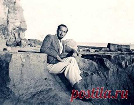 В 1933 году на территории Андорры появился странный русский. Иностранец поражал местных своими манерами, богатством и умением расположить к себе людей. Звали его Борис Скосырев. Уже через год Генеральный совет долин проголосует за назначение иностранца королем Андорры под имением Борис I.