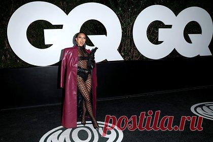 Популярная актриса вышла на публику в прозрачном наряде в сетку. Популярная американская актриса и фотомодель афро-вьетнамского происхождения Каручче Тран посетила премию GQ «Человек года» в Голливуде в откровенном наряде. 34-летняя знаменитость вышла на публику в черном комбинезоне в сетку, полностью оголявшем ее тело. Помимо этого, манекенщица дополнила свой образ перчатками.