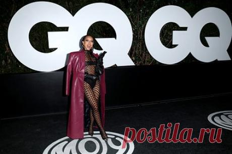 Популярная актриса вышла на публику в прозрачном наряде в сетку. Популярная американская актриса и фотомодель афро-вьетнамского происхождения Каручче Тран посетила премию GQ «Человек года» в Голливуде в откровенном наряде. 34-летняя знаменитость вышла на публику в черном комбинезоне в сетку, полностью оголявшем ее тело. Помимо этого, манекенщица дополнила свой образ перчатками.