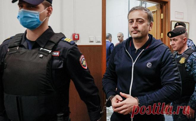 Суд арестовал главного следователя Дагестана по делу о взятках. Басманный суд Москвы отправил под арест до начала следующего года замглавы МВД — руководителя следствия Республики Дагестан Руфата Исмаилова. Ему предъявили обвинения в крупной взятке и превышении должностных полномочий