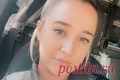 В сети восхитились внешностью сотрудницы полиции без униформы. Офицер полиции Хизер (фамилия неизвестна) из Джорджии, США, восхитила пользователей сети внешностью без униформы. В начале видео в TikTok сотрудница правоохранительных органов с никнеймом @heatherivey89 позировала перед камерой, сидя в машине в черной рубашке и бронежилете с нагрудным жетоном.