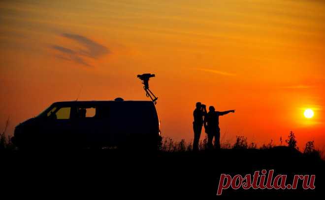 Румынские пограничники задержали заблудившихся в горах украинских военных. Трое вооруженных украинских пограничников заблудились в горах и незаконно перешли границу Румынии, сообщает издание Adevarul со ссылкой на территориальную инспекцию Пограничной полиции в Сигету-Мармацией (город недалеко от границы с Украиной).