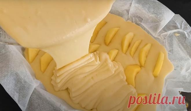 Творожный пирог с яблоками. Рецепт выпечки к чаю: получается нежным и очень вкусным Творожный пирог с яблоками — это вкусный и нежный десерт, который может стать отличным дополнением к любому чаепитию. Сочетание мягкого творожного слоя с кисло-сладкими яблоками создаёт неповторимый вкус, а аромат свежей выпечки наполняет дом уютом и теплом. В этом пироге гармонично сочетаются простота приготовления, доступность ингредиентов и изысканный вкус. Он придётся по душе как взрослым, […]