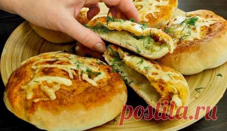 Пекла вчера, пеку сегодня и завтра будет печь вместо хлеба: ну очень вкусные КАРТОФЕЛЬНЫЕ булочки к чаю или с супом Ингредиенты: для теста: 150 мл. молока 150 мл. воды 1 ст.л. сахара 2 ст.л. сметаны 10 гр. дрожжей 600 гр. муки для начинки: 500 гр. картофеля 30 гр. сливочного масла пучок зелени 100 гр. сыра для украшения: 2 зуб. чеснока растительное масло 1 ч.л. паприки Приготовление: В чаше смешайте воду и молоко. Важно, чтобы они […]