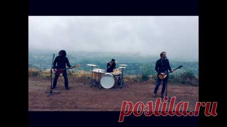 TEAR THE SKY WIDE OPEN - Silverthorne - Official Video TEAR THE SKY WIDE OPEN Silverthorne - Official Video Golden Robot Records 2019 Silverthorne came together when vocalist/guitarist Pete Shoulder (Winterville ...