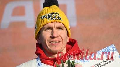Яркий финиш: Пантрина выиграла разножку у Кулешовой, а Большунов всего на три секунды опередил Коростелёва в скиатлоне. Александр Большунов одержал 15-ю победу подряд на этапах Кубка России по лыжным гонкам. В Казани во время скиатлона он долго находился в общем пелотоне, но за километр до финиша убежал от соперников. Попытался удержаться за трёхкратным олимпийским чемпионом только Савелий Коростелёв, который отстал от победителя на 3,3 секунды. Тройку замкнул Артём Мальцев. У женщин в…