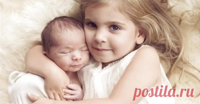 Маленькая девочка спасла брата от смерти.