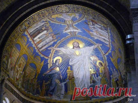 В БОЖИЕМ ХРАМЕ...