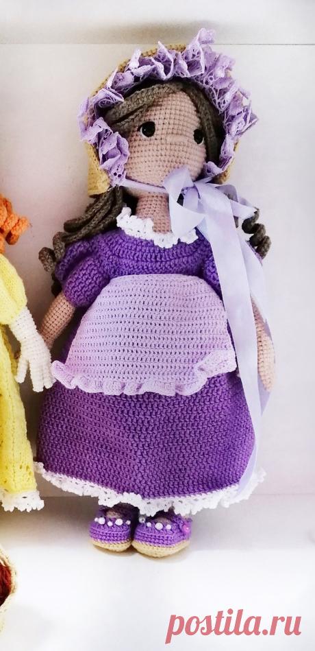 PDF Вязальщица Света крючком. FREE crochet pattern; Аmigurumi doll patterns. Амигуруми схемы и описания на русском. Вязаные игрушки и поделки своими руками #amimore - большая кукла в платье, куколка с комплектом одежды, девочка с корзинкой.