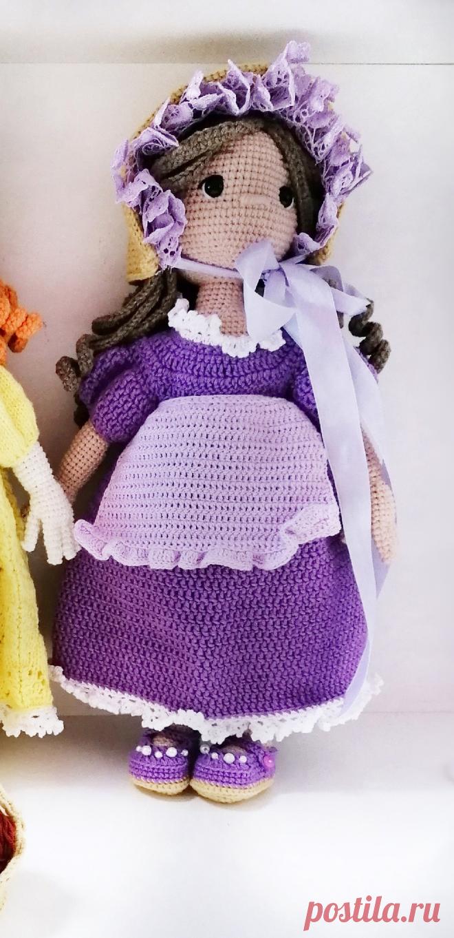 PDF Вязальщица Света крючком. FREE crochet pattern; Аmigurumi doll patterns. Амигуруми схемы и описания на русском. Вязаные игрушки и поделки своими руками #amimore - большая кукла в платье, куколка с комплектом одежды, девочка с корзинкой.