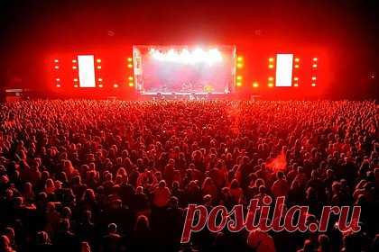 Открылся фестиваль «Дикая Мята». 16 июня в Тульской области стартовал фестиваль «Дикая Мята». Крупнейший в России независимый мультиформатный фестиваль ежегодно собирает тысячи меломанов. На опен-эйре выступают как известные артисты, так и незнакомые для широкой аудитории исполнители.