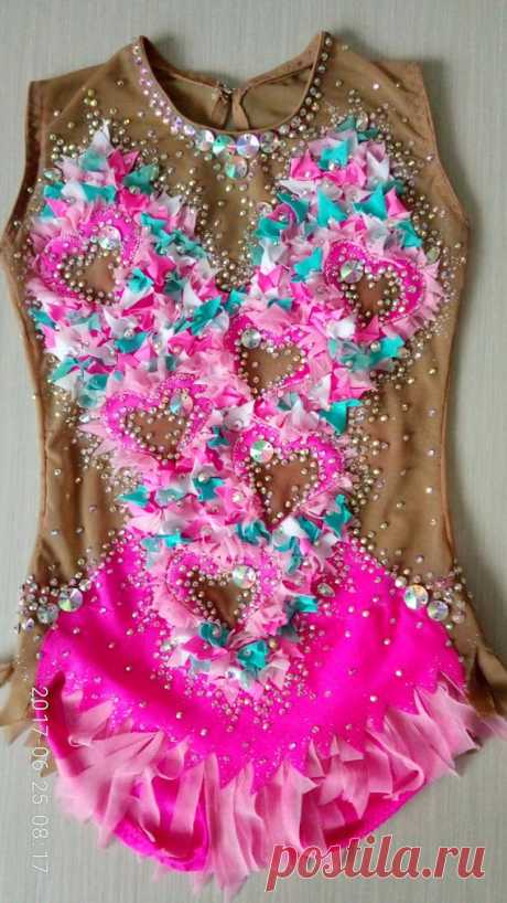Rhythmic Gymnastic Leotard Absolutely Stunning Skaiting Dress,Rhythmic Leotard or Twirling Costume! Thick lycra a stunning design of crystal ss10 ss16 ss20 ss 34 (MORE THAN 2500 CRYSTALS) and 45+ sewing on rhinestones. Hand-painted in black glitter! Exellent Quality & Fit! The price for a suit to 140 cm Size: Height 125-132