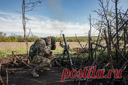 ВСУ пожаловались на качество и количество получаемых от союзников боеприпасов. ВСУ жалуются на качество и количество получаемых от союзников боеприпасов. Об это сообщила британская газета Times. Как рассказал изданию сержант с позывным Физрук, летом военные получали в десять раз больше снарядов, причем лучшего качества. Сейчас их привозят «со всего мира» по 15 штук на три дня.