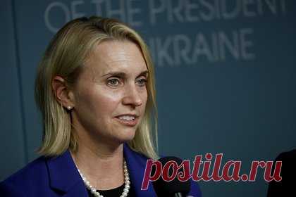 США сообщили о передаче Украине 80 электрогенераторов. Посол США на Украине Бриджит Бринк рассказала, что Агентство по международному развитию США передало Киеву 80 электрогенераторов, а также 22,5 тысячи одеял для того, чтобы помочь украинцам пережить холод зимой. Она пообещала, что в скором времени Украине передадут еще больше необходимых вещей.