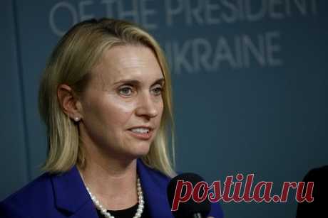 США сообщили о передаче Украине 80 электрогенераторов. Посол США на Украине Бриджит Бринк рассказала, что Агентство по международному развитию США передало Киеву 80 электрогенераторов, а также 22,5 тысячи одеял для того, чтобы помочь украинцам пережить холод зимой. Она пообещала, что в скором времени Украине передадут еще больше необходимых вещей.