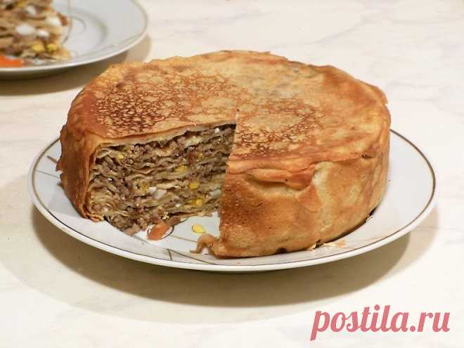 Блинный торт с курицей и беконом