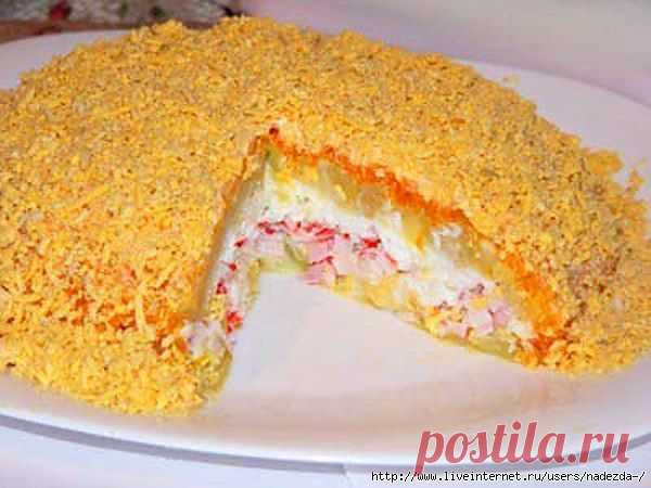 Крабовый слоеный салат.