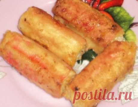 Жареные крабовые палочки: очень вкусный рецепт советы / Рецепты с фото Для того чтобы пожарить крабовые палочки нужно взять: ingredients-1 Сыр натереть. Затем добавить к нему соль майонез специи толченый чеснок и перемешать. Сделать жидкое тесто из яй...
