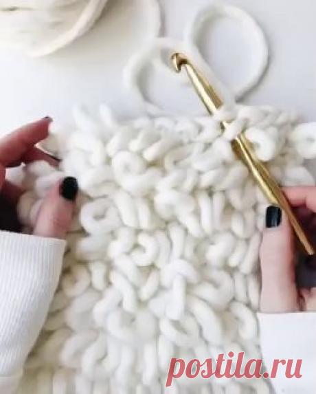 Ручки вяжут | Вязание и рукоделие 🐏 Узор "овечья шерсть"

Применим этот узор для вязания пледов, детских одеялок, декоративных подушек, шарфов и плечевых изделий

Если вы захотите создать декор для подушек, вот несколько вариантов для вдохновения:
1. Провязать узором только одну сторону подушки;
2. Провязать узором обе стороны подушки;
3. Провязать узором половину каждой стороны (в шахматном или зеркальном порядке);
4. При вязании использовать для узора "овечья шерсть" од...