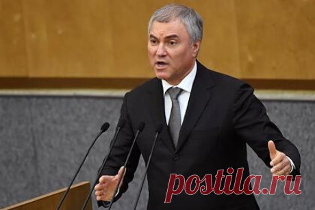 Володин заявил об эвакуации Зеленского в Польшу. Спикер Госдумы Вячеслав Володин заявил, что президент Украины Владимир Зеленский покинул Украину и эвакуировался в Польшу. По словам Володина, депутаты Верховной Рады Украины не могут попасть в резиденцию Зеленского во Львове. Вечером 3 марта он провел телефонные переговоры с президентом США Джо Байденом.