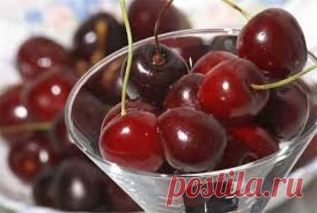 Вкус лета — это наслаждение фруктами и ягодами, когда можно с легкостью скинуть за несколько дней пару — тройку надоедливых килограммов. Слива — великолепный продукт. В ней содержатся практически все витамины группы В. Чтобы запасти ее впрок: сварим необычное варенье. Рецепт не сложен в приготовлении, не требует больших затрат, и его любят маленькие сладкоежки, к тому же, оно чрезвычайно полезно! Вечером частенько возникает проблема: а с чем бы чайку попить?
