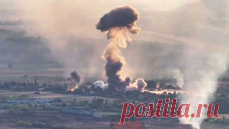 Похожий на ядерный гриб дым заметили в Нью-Йорке. Опубликованы кадры грибовидного облака над поселком Нью-Йорк в Донбассе, оно напоминает ядерный гриб, возникающий при ядерном взрыве. Видео опубликовал Telegram-канал "War Gonzo". "Вот так сегодня выглядит Нью-Йорк под ...