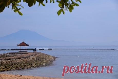 Отдохнувшие на Бали туристы рассказали о главных минусах острова. Пользователи сети, посещавшие индонезийский курорт Бали, порассуждали о худших аспектах отдыха на острове. Так, один из туристов попросил читателей форума рассказать, почему Бали считается переоцененным местом. Среди главных минусов один из путешественников назвал перегруженность курорта.