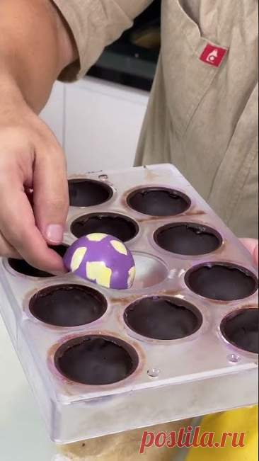 🍫💥 Esse bombom é pura arte e sabor!