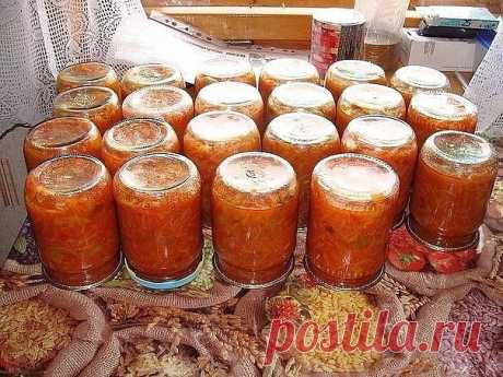НЕОБЫКНОВЕННО ВКУСНОЕ ЛЕЧО! 

Началась пора заготовок.

ЛЕЧО - 3 кг помидор, 1 кг перца, 1 кг моркови, 1 кг лука, 1 стакан сахара, 3 ст. л. соли, 300 мг растительного масла, 1 ч. л. хмели-сунели, пучок петрушки, 1 ст. л.уксуса 9% . 

Помидоры пропустить через мясорубку, поставить на плиту, кипятить 20 мин. Перец, лук порезать, морковь натереть на крупной терке. 

Затем соль, сахар, масло, овощи, хмели - сунели, петрушку добавляем в томаты и тушим с момента закипания 30 мин...