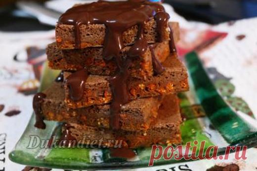 Шоколадные брауни с ягодами годжи | Диета Дюкана

4 куриных яйца
2 ст. л. изолята (я брала сывороточный со вкусом печенья),
50 г кремообразного обезжиренного творога,
2 ст. л. кукурузного крахмала (с горкой),
1 ч. л. стевиозид (или любой сахзам по вкусу),
2 ч. л. (с большой горкой) обезжиренного какао,
2 ч. л. оливкового масла,
2 ч. л. растворимого кофе,
4 ст. л. ягод годжи,
2 ч. л. экстракта ванили 
несколько капель ароматизатора орех 
1 щепотка морской соли.