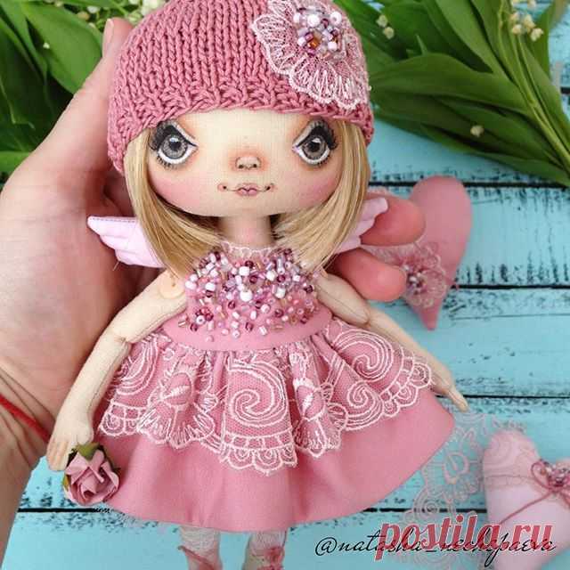 И да, сегодня же пятница!!! Хорошего дня, вам дорогие 🙏🏻☀️🌸!!! #куклынечепаевойнаташи#текстильнаякукла#авторскаякукла#интерьернаякукла#коллекционнаякукла#куклаизткани#куклавподарок#кукласвоимируками#ручнаяработа#подарок#екатеринбург#doll#dolls#artdoll#dollartistry#instadoll#artdoll#art#идеяподарка#present#puppet#handmadedoll#mysolutionforlife#кукла#clothdoll#fabricdoll#авторскаяработа