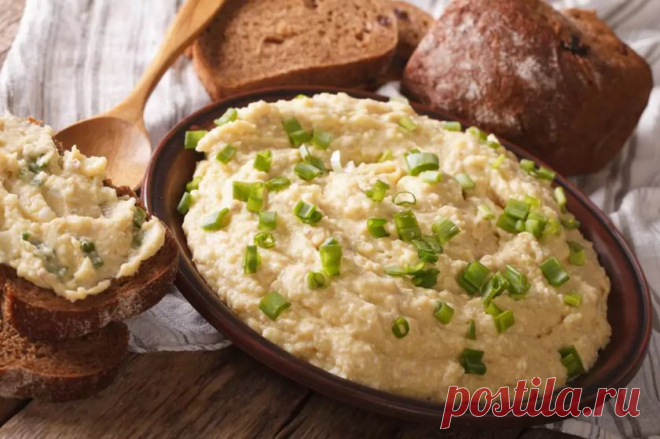 Три простых рецепта вкусных паштетов Сегодня паштеты весьма распространены во всем мире и готовятся из печени, мяса, рыбы, грибов или овощей. Поскольку ничего сложного в приготовлении такого деликатеса нет, предлагаем вам воспользоваться приведенными ниже рецептами и сделать паштет самостоятельно.
