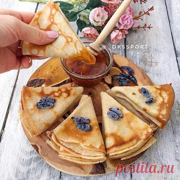 Масленица, я уже подготовила для вас рецепт очень вкусных, и сытных блинчиков 
⠀
Из указанных ингредиентов получилось 10 шт, для большего количества увеличивайте ингредиенты))
⠀
Ставьте лайк и сохраняйте в закладки
⠀
КБЖУ на 100 гр 235/ 9,21/ 8,53/ 29
⠀
 яйца 2 шт
 цельнозерновая мука 70 гр
 рисовая мука 70 гр
 молоко 200 гр
 масло оливковое 10 гр
 разрыхлитель 1 ч.л
 щепотка соли
 подсластитель по вкусу
⠀
Готовим:
⠀
 Яйца с щепоткой соли взбить венчиком. Добавить молоко, ...