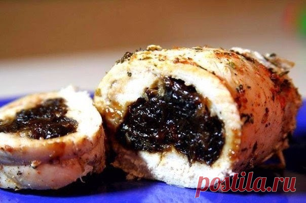 Рулет из куриного филе с черносливом