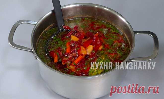 Когда мне хочется особенно вкусного супа, я готовлю его так (да, необычно, но вкусно очень)  😍 ⠀ На 2 литра воды: ✅ 3 картофелины ✅ 1 морковь ✅ 200-250 грамм белой фасоли ✅ 2-3 небольших помидора ✴️ 1 луковица ✵️ 3-4 зубчика чеснока ➰ соль, перец, лавровый лист - по вкусу ❌ зелень - по желанию ⠀ Приготовление: Фасоль замочить в холодной
воде на 3-4 часа.
Лук мелко порезать.
Картофель порезать кубиками.
Морковь натереть на мелкой тёрке.
Помидоры порезать кусочками.
В кастрюлю с кипящей водой по…
