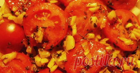 Классный рецепт - Вкуснейшие закусочные помидоры! Изумительно вкусная остренькая закуска из помидор. Сколько ни делай - улетит в момент! Подойдет и постящимся и вегетарианцам. Сразу уточню - помидоры нужны максимально сочные и спелые, лук лучше брать десертных сладких сортов.