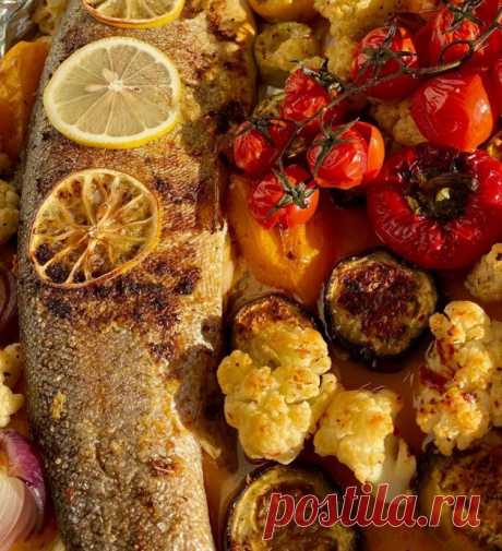 ​Форель, запечённая с овощами в духовке
